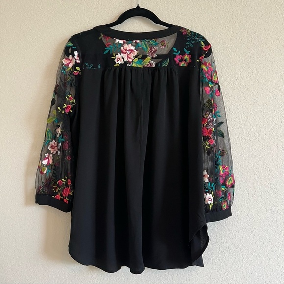 2/$30 Umgee Black and Pink Blouse with Boxy Style and 3/4 Sleeves - Picture 8 of 15